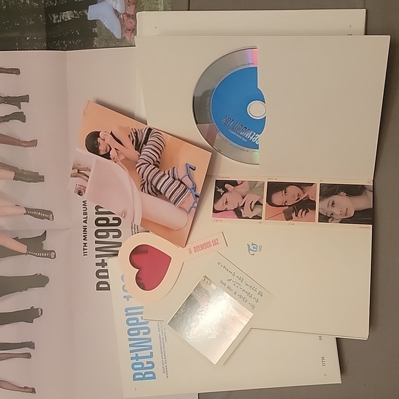 Twice (kpop) mini album with poster + baseball cap bundle with freebies photos - Picture 2 of 8